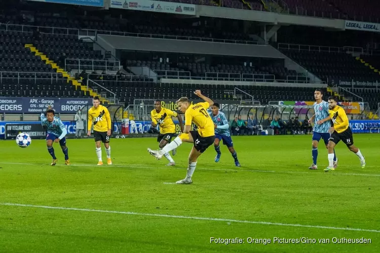 Van Hooijdonk velt Jong Ajax