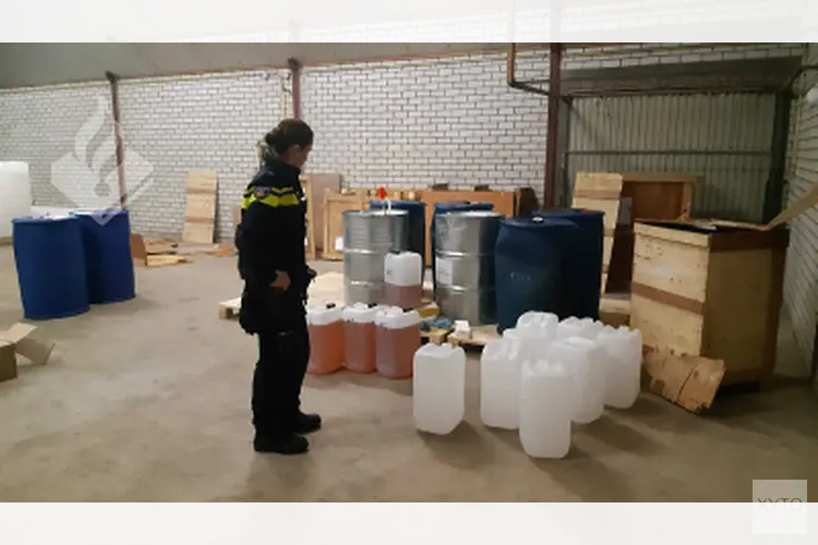 Politie doet onderzoek na aantreffen duizenden liters chemicaliën