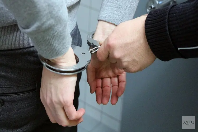 Twee mannen aangehouden met gestolen bromfiets