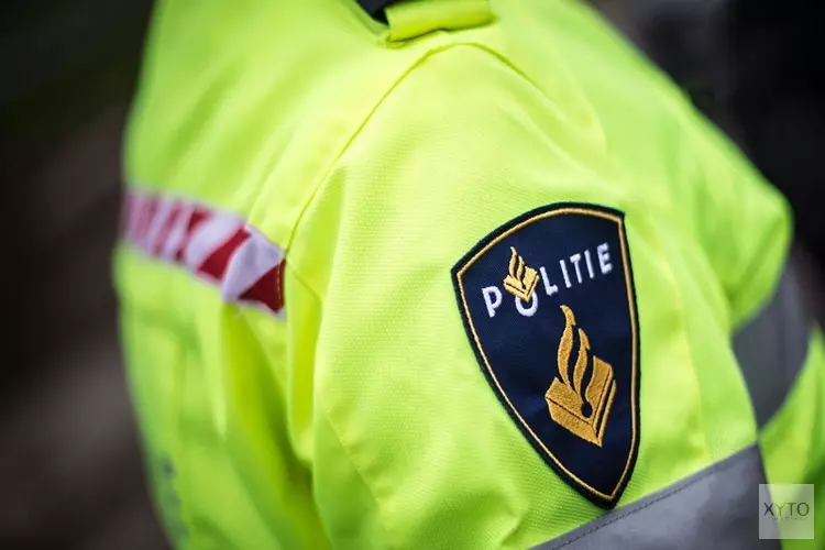 Agenten nemen vuurwapen in beslag