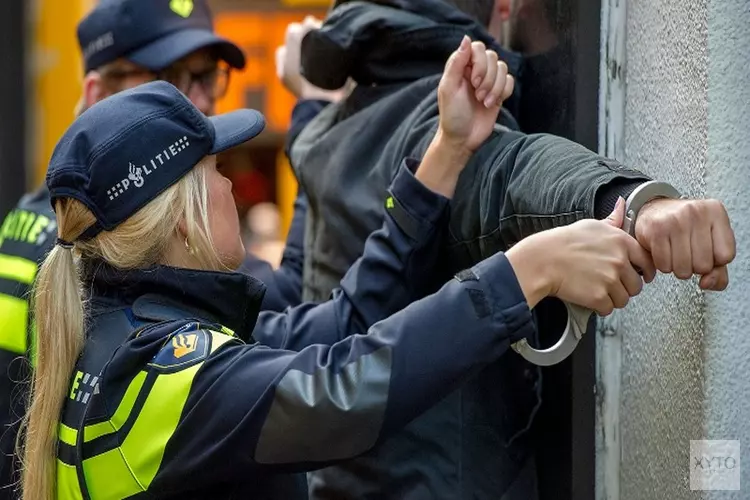 Politie onderzoekt openlijke geweldpleging; één verdachte aangehouden