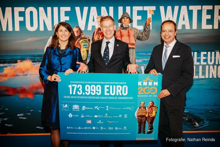 38 Nederlandse gemeenten schenken €173.999 aan 200-jarige KNRM!