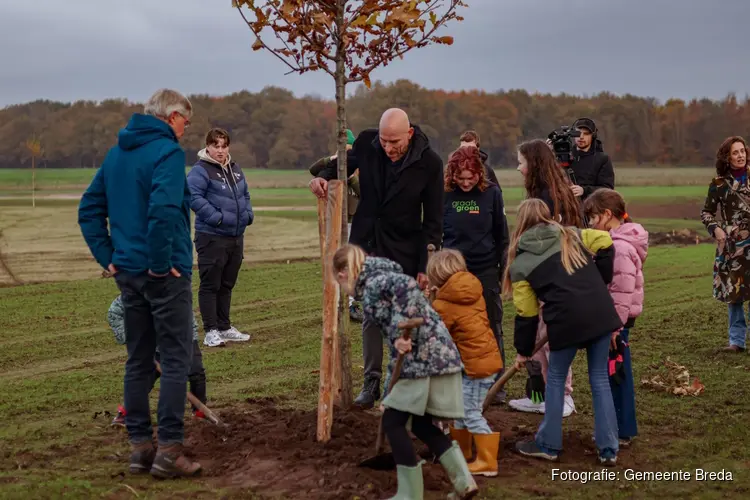 Eerste bomen geplant in het nieuwe Levensbos